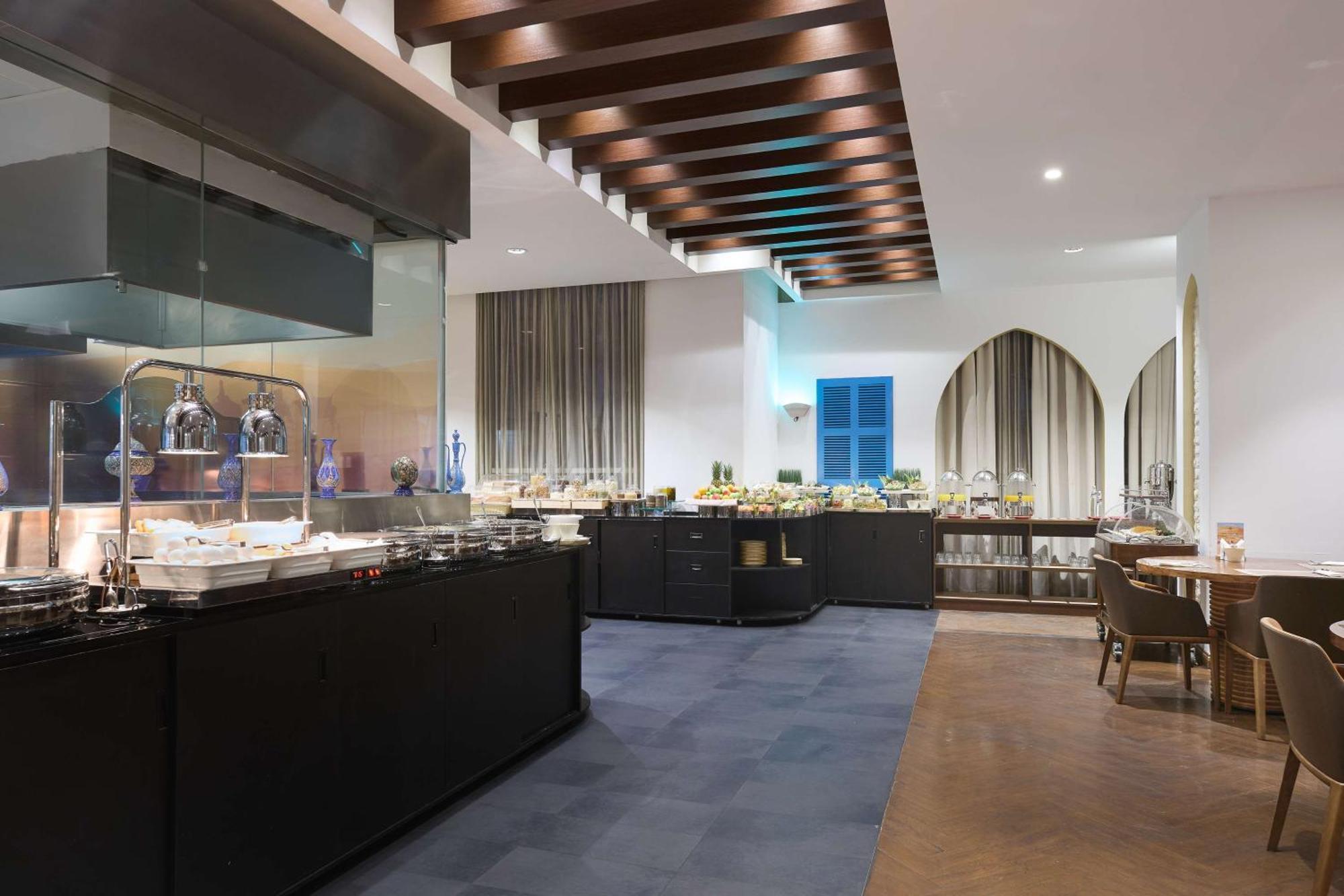 Doubletree By Hilton - Al Sadd Hotel